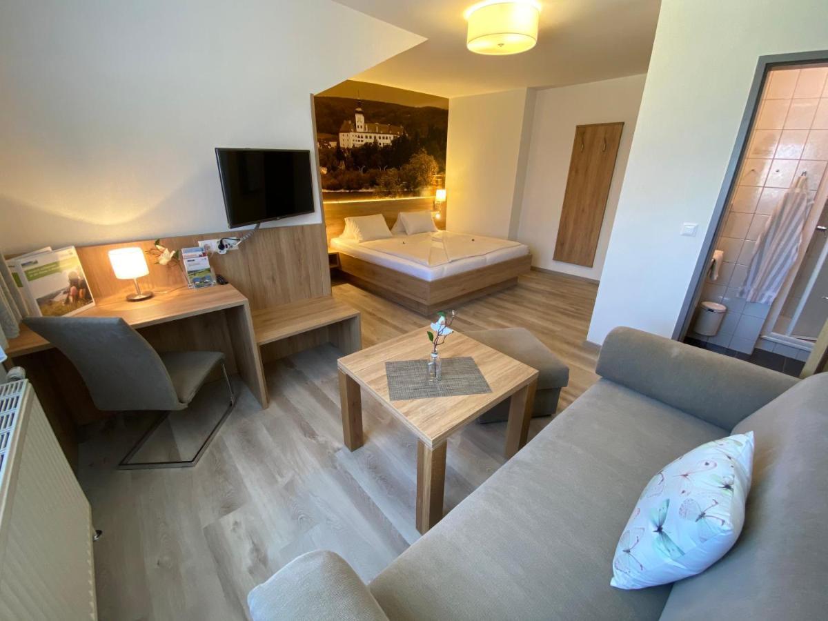 Privatzimmer Und Ferienwohnungen Leeb 佩尔森贝格 外观 照片