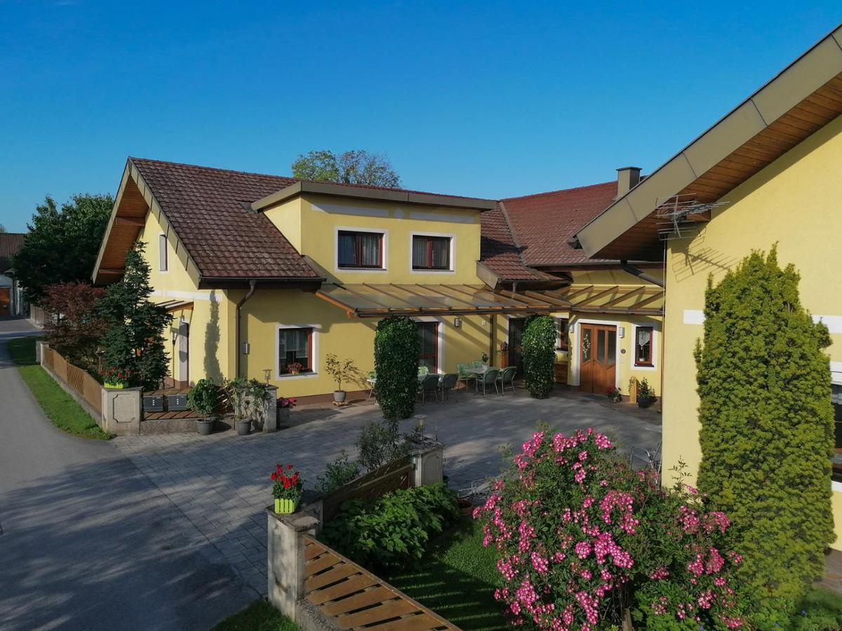 Privatzimmer Und Ferienwohnungen Leeb 佩尔森贝格 外观 照片