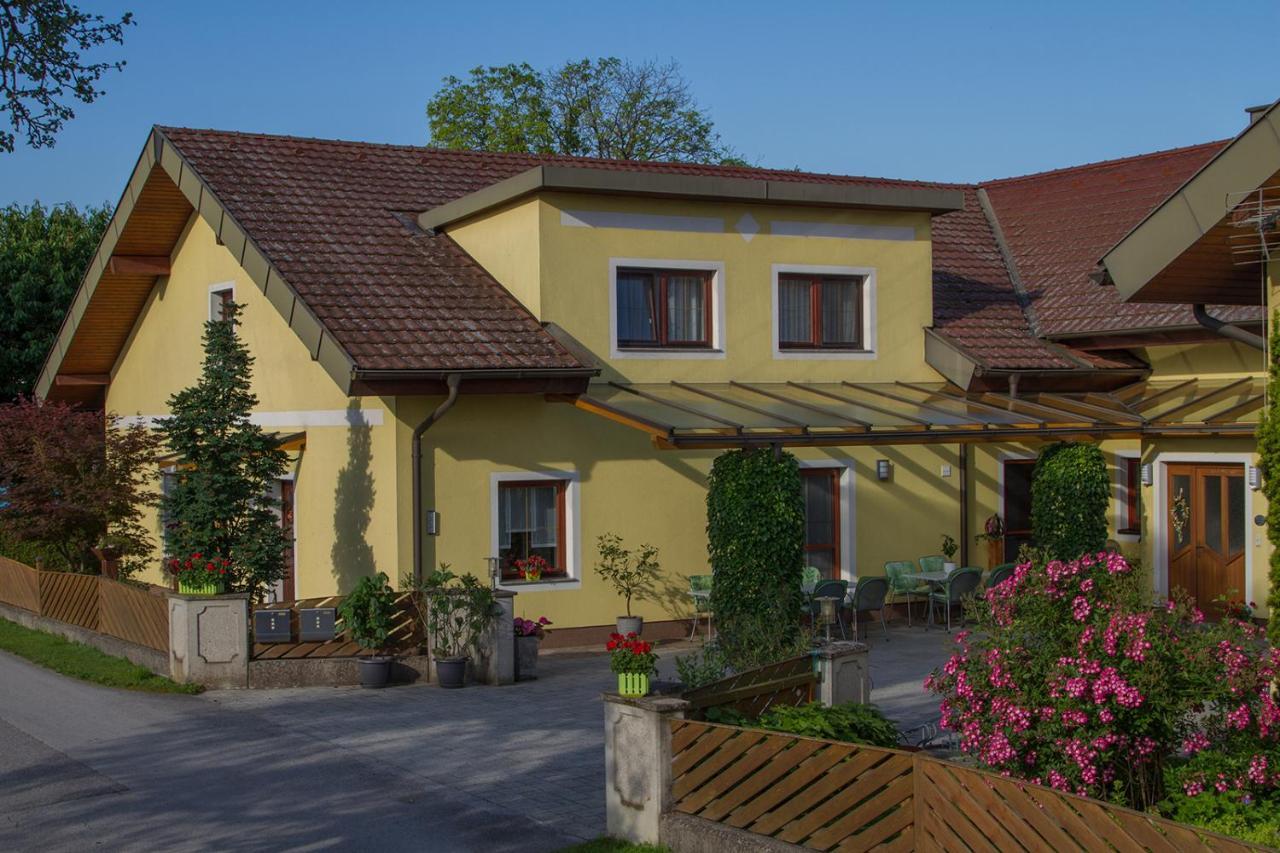 Privatzimmer Und Ferienwohnungen Leeb 佩尔森贝格 外观 照片