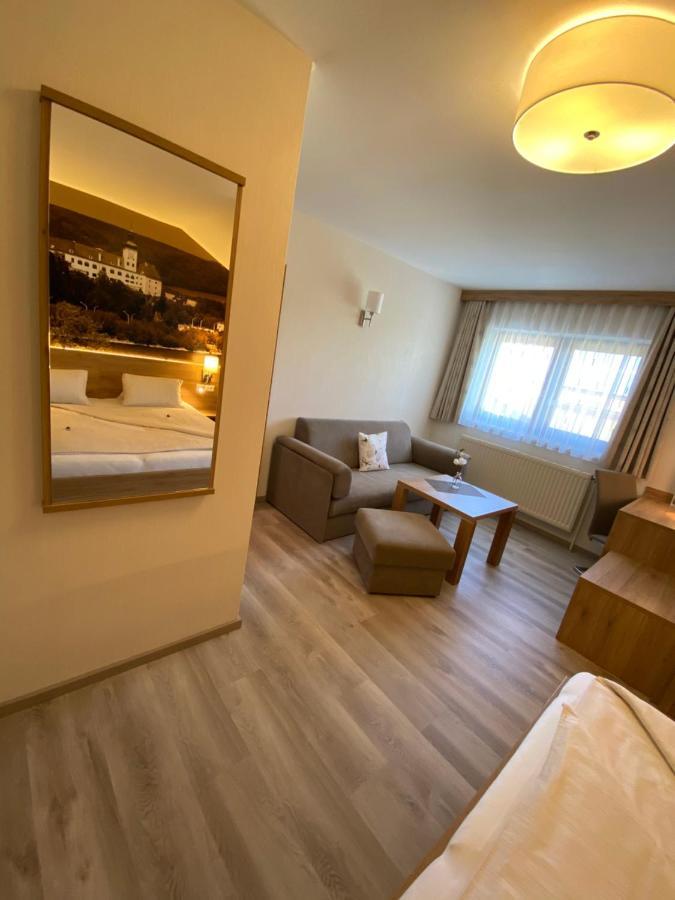 Privatzimmer Und Ferienwohnungen Leeb 佩尔森贝格 外观 照片