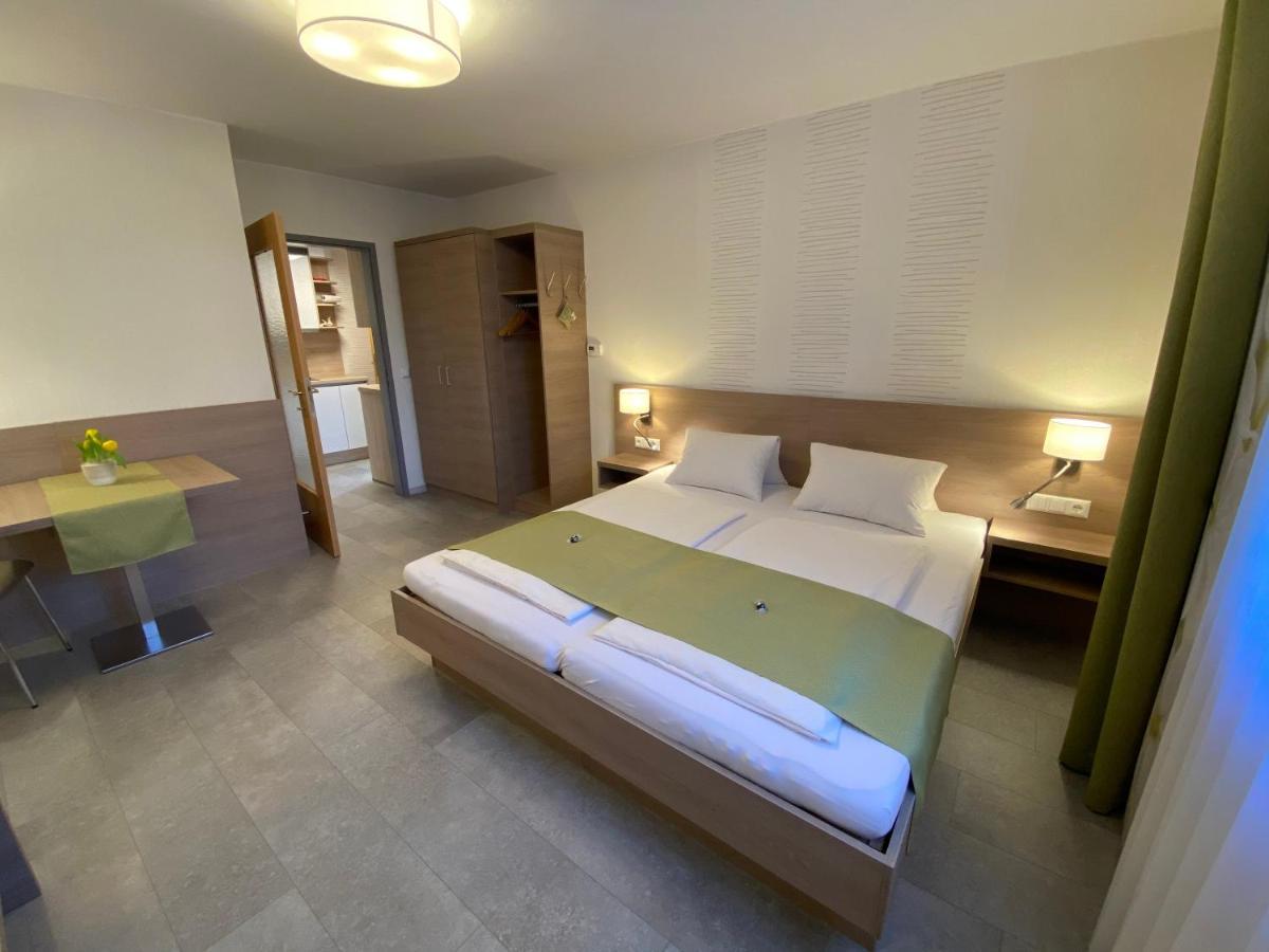 Privatzimmer Und Ferienwohnungen Leeb 佩尔森贝格 外观 照片