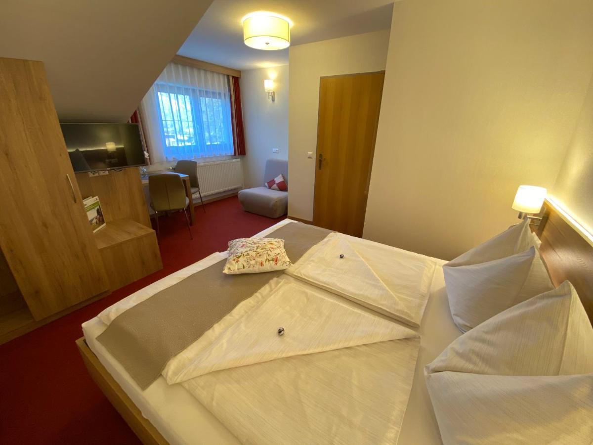 Privatzimmer Und Ferienwohnungen Leeb 佩尔森贝格 外观 照片