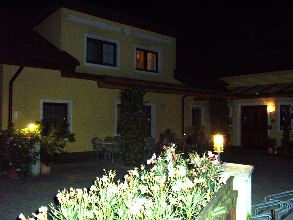 Privatzimmer Und Ferienwohnungen Leeb 佩尔森贝格 外观 照片