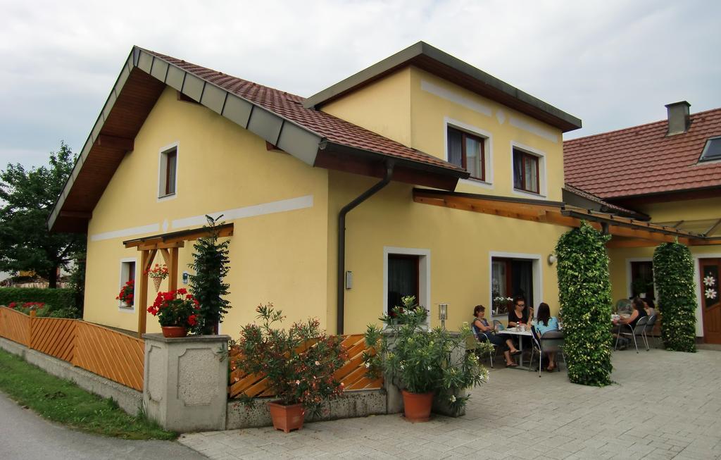 Privatzimmer Und Ferienwohnungen Leeb 佩尔森贝格 外观 照片