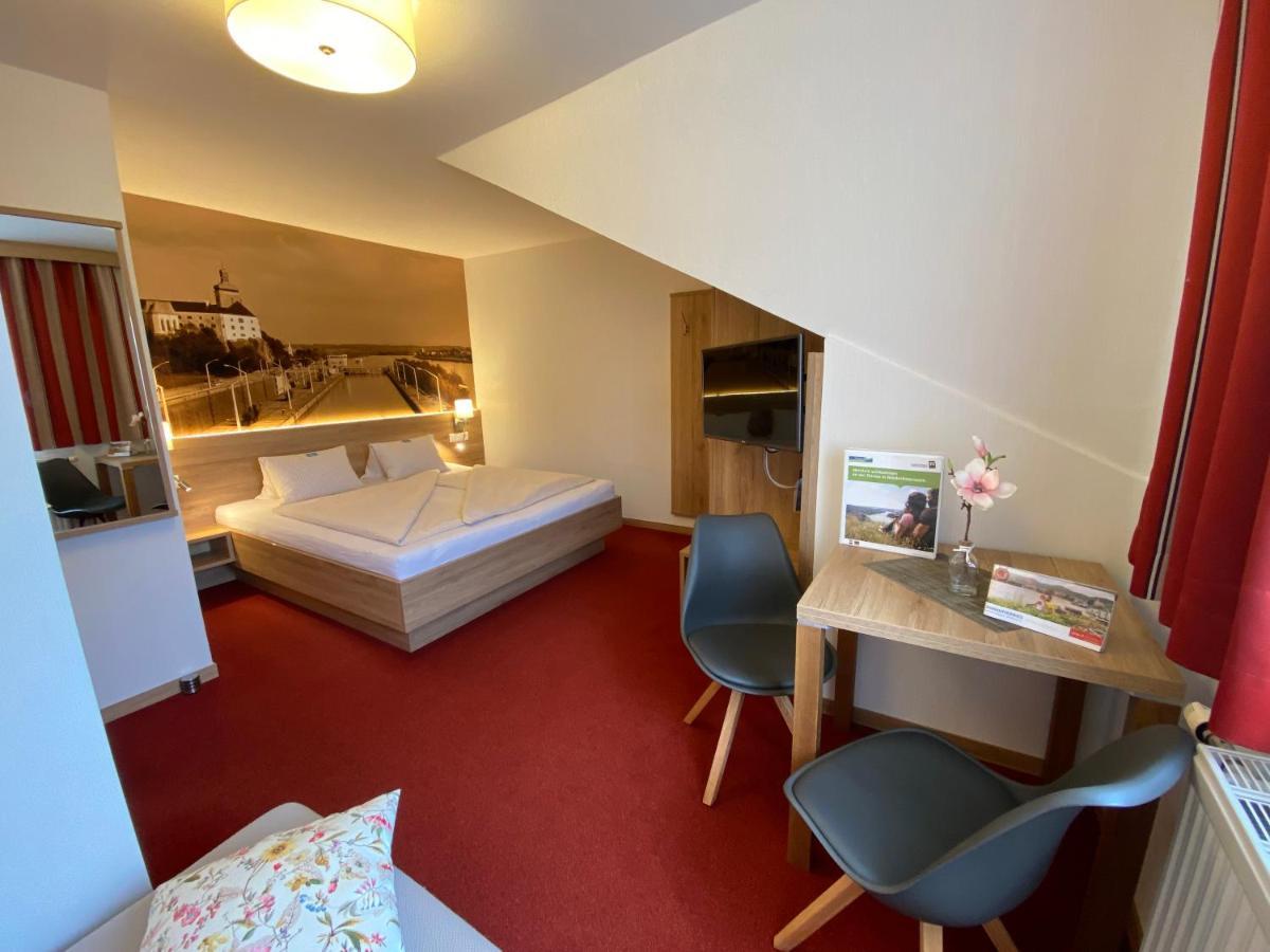 Privatzimmer Und Ferienwohnungen Leeb 佩尔森贝格 外观 照片