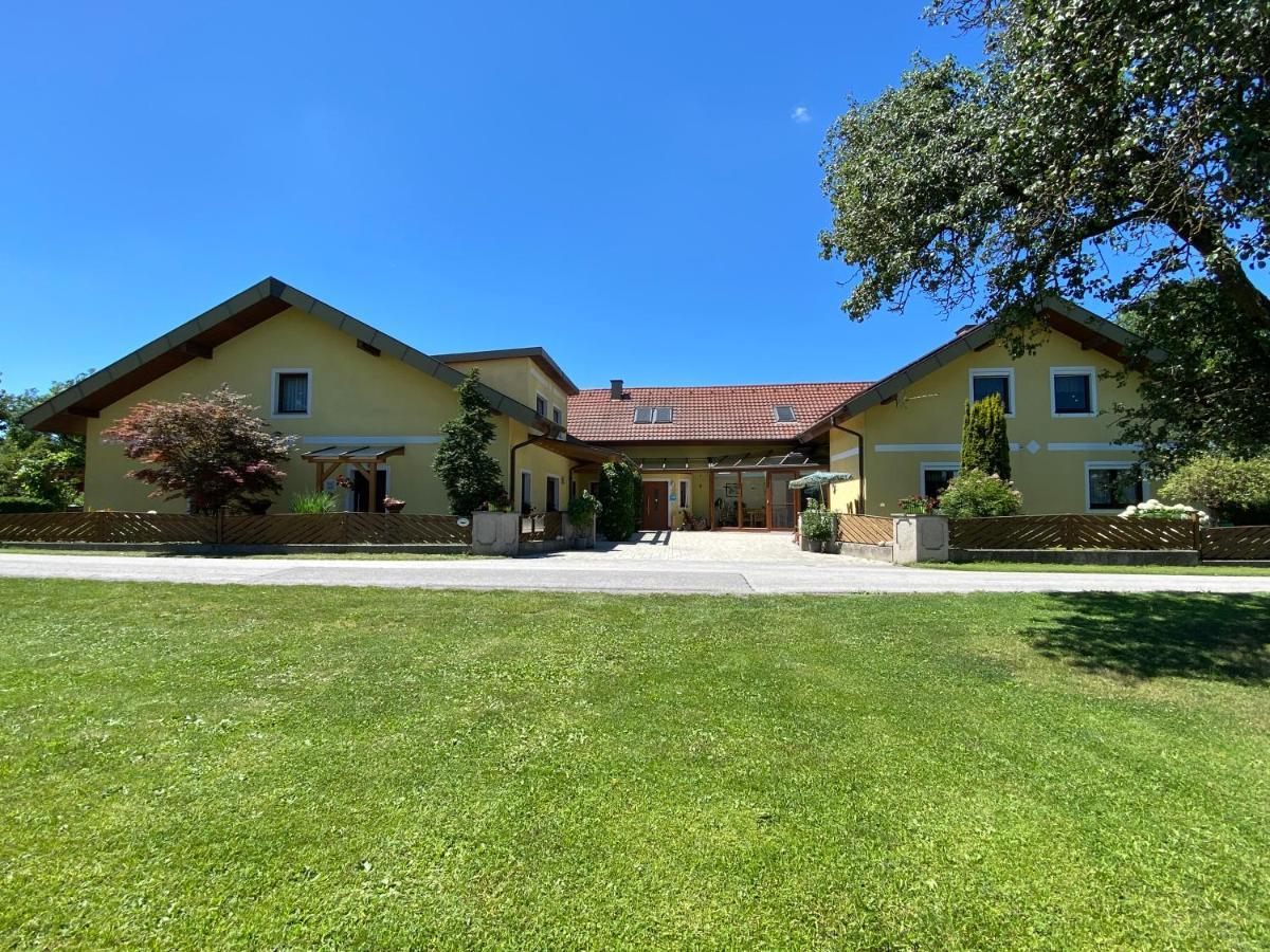Privatzimmer Und Ferienwohnungen Leeb 佩尔森贝格 外观 照片