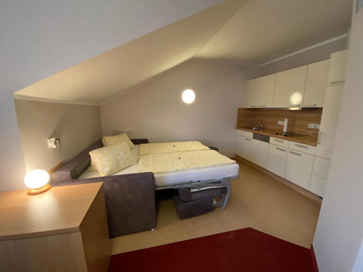 Privatzimmer Und Ferienwohnungen Leeb 佩尔森贝格 外观 照片