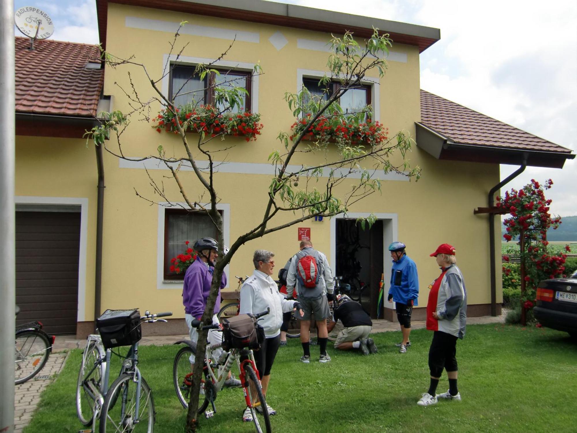 Privatzimmer Und Ferienwohnungen Leeb 佩尔森贝格 外观 照片