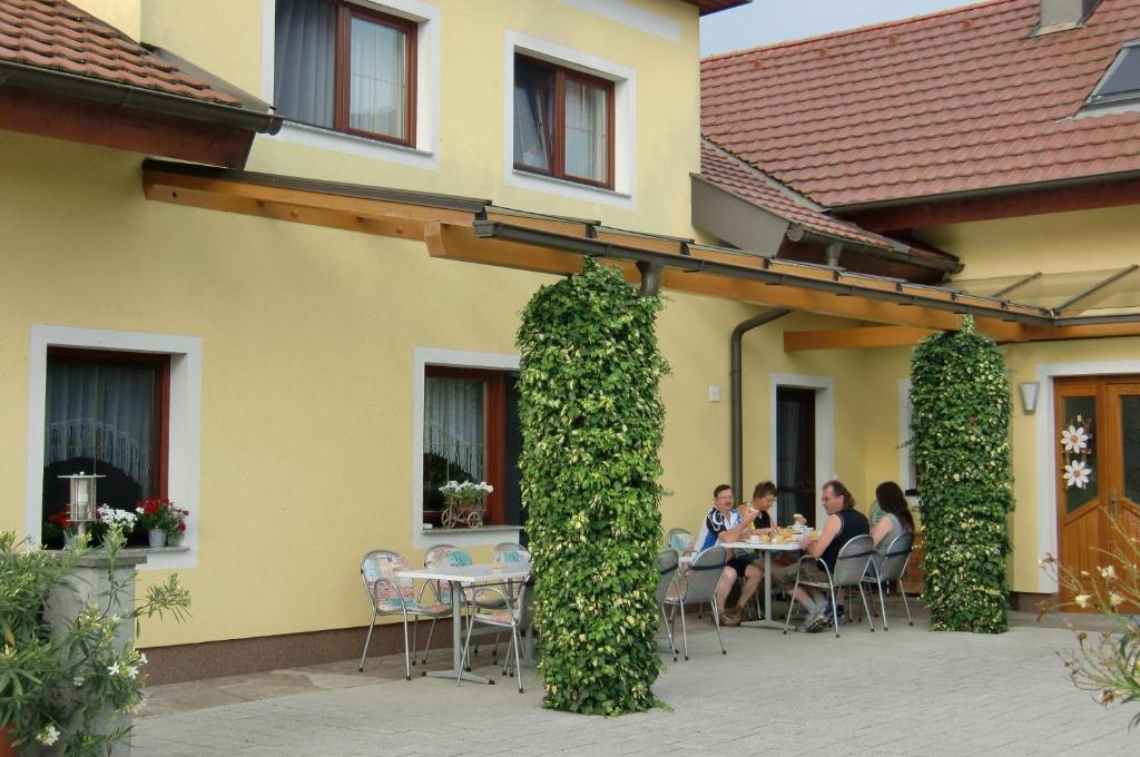 Privatzimmer Und Ferienwohnungen Leeb 佩尔森贝格 外观 照片