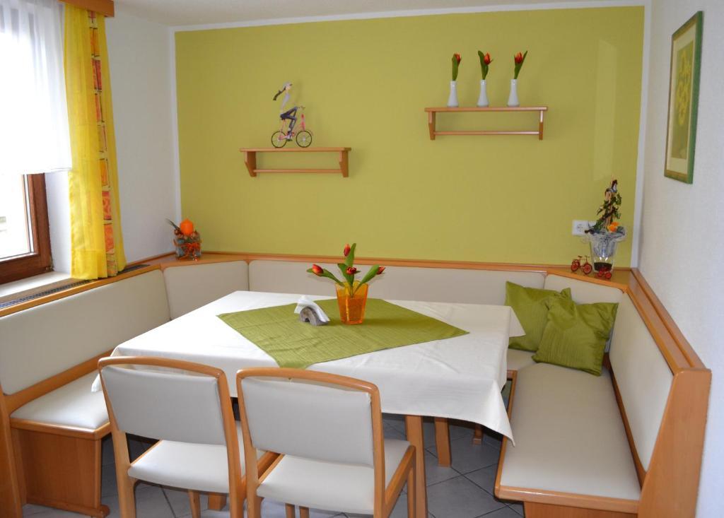 Privatzimmer Und Ferienwohnungen Leeb 佩尔森贝格 外观 照片