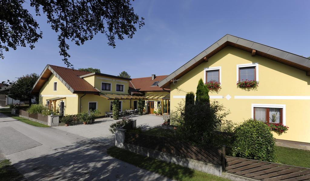 Privatzimmer Und Ferienwohnungen Leeb 佩尔森贝格 外观 照片