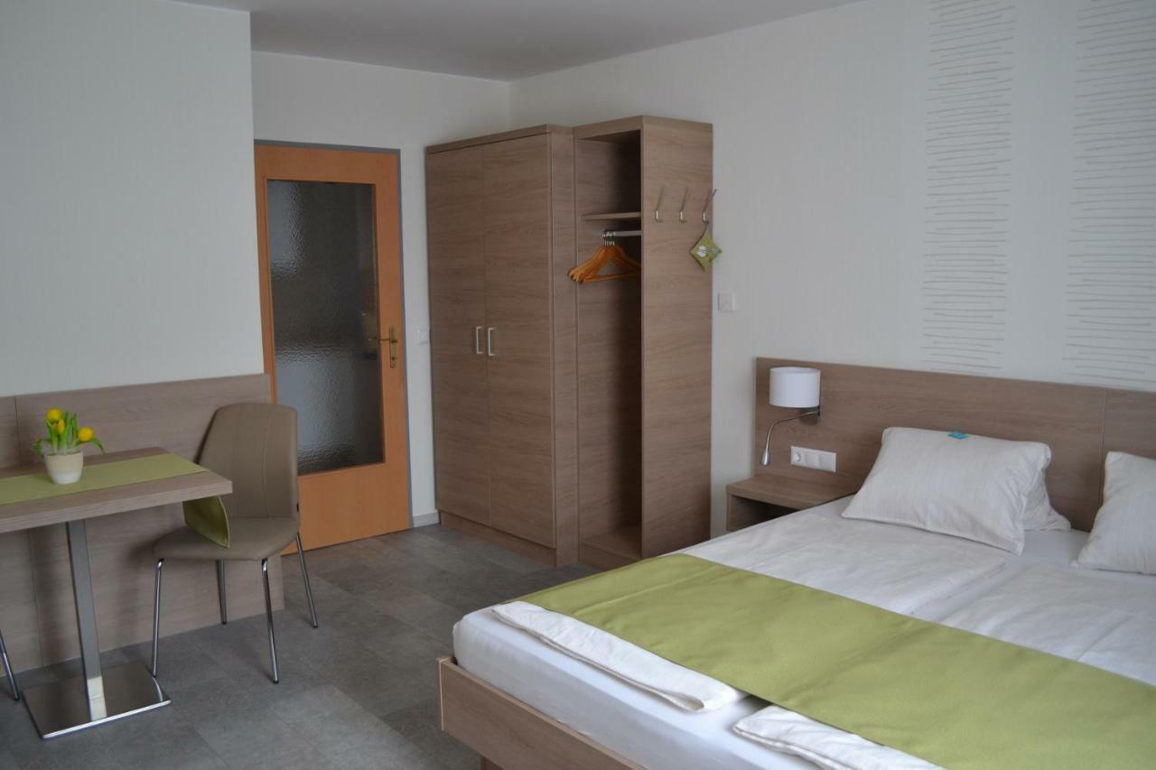 Privatzimmer Und Ferienwohnungen Leeb 佩尔森贝格 外观 照片