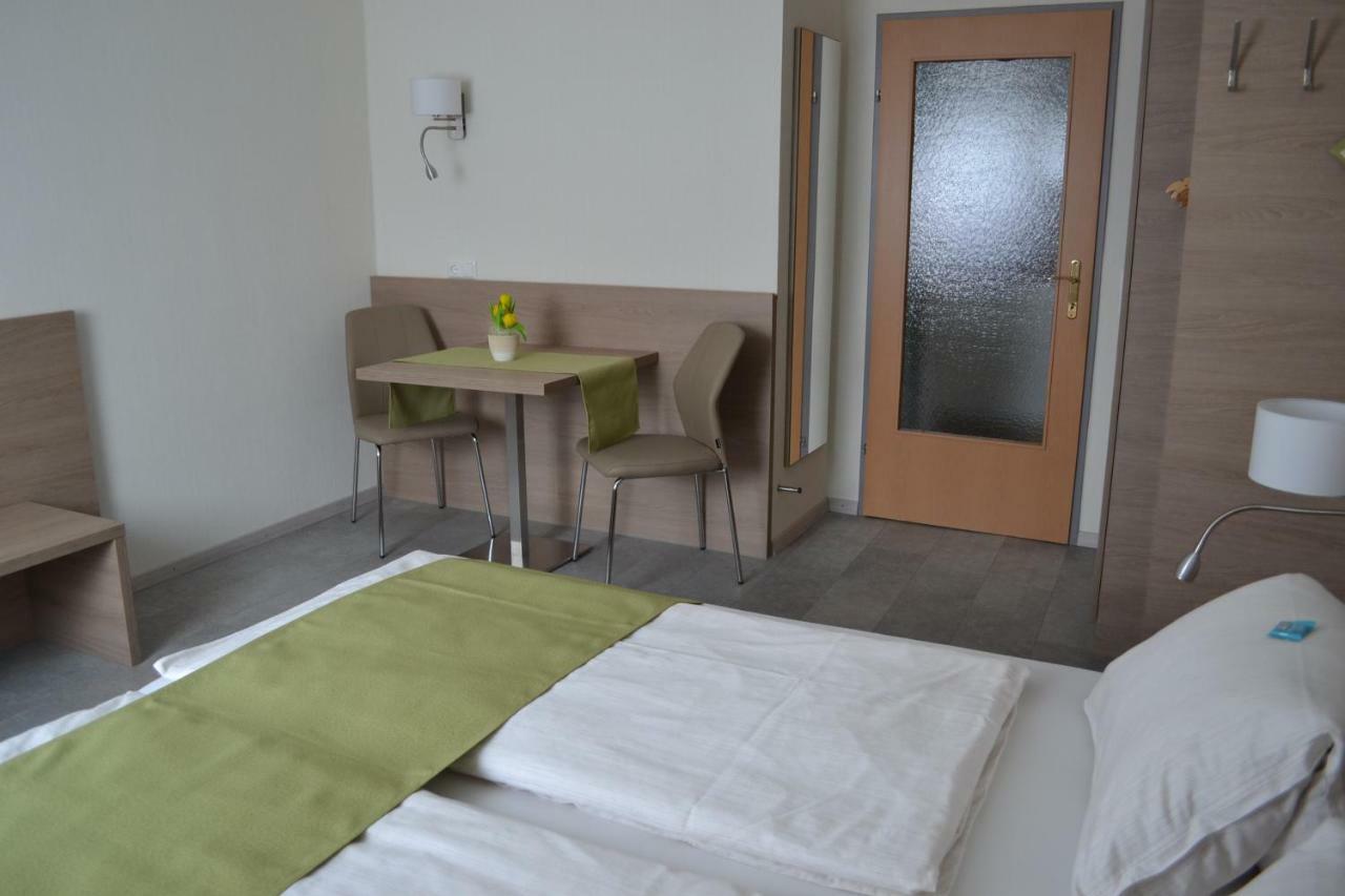 Privatzimmer Und Ferienwohnungen Leeb 佩尔森贝格 外观 照片
