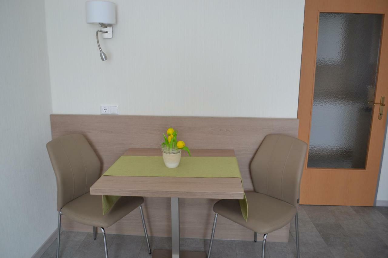 Privatzimmer Und Ferienwohnungen Leeb 佩尔森贝格 外观 照片